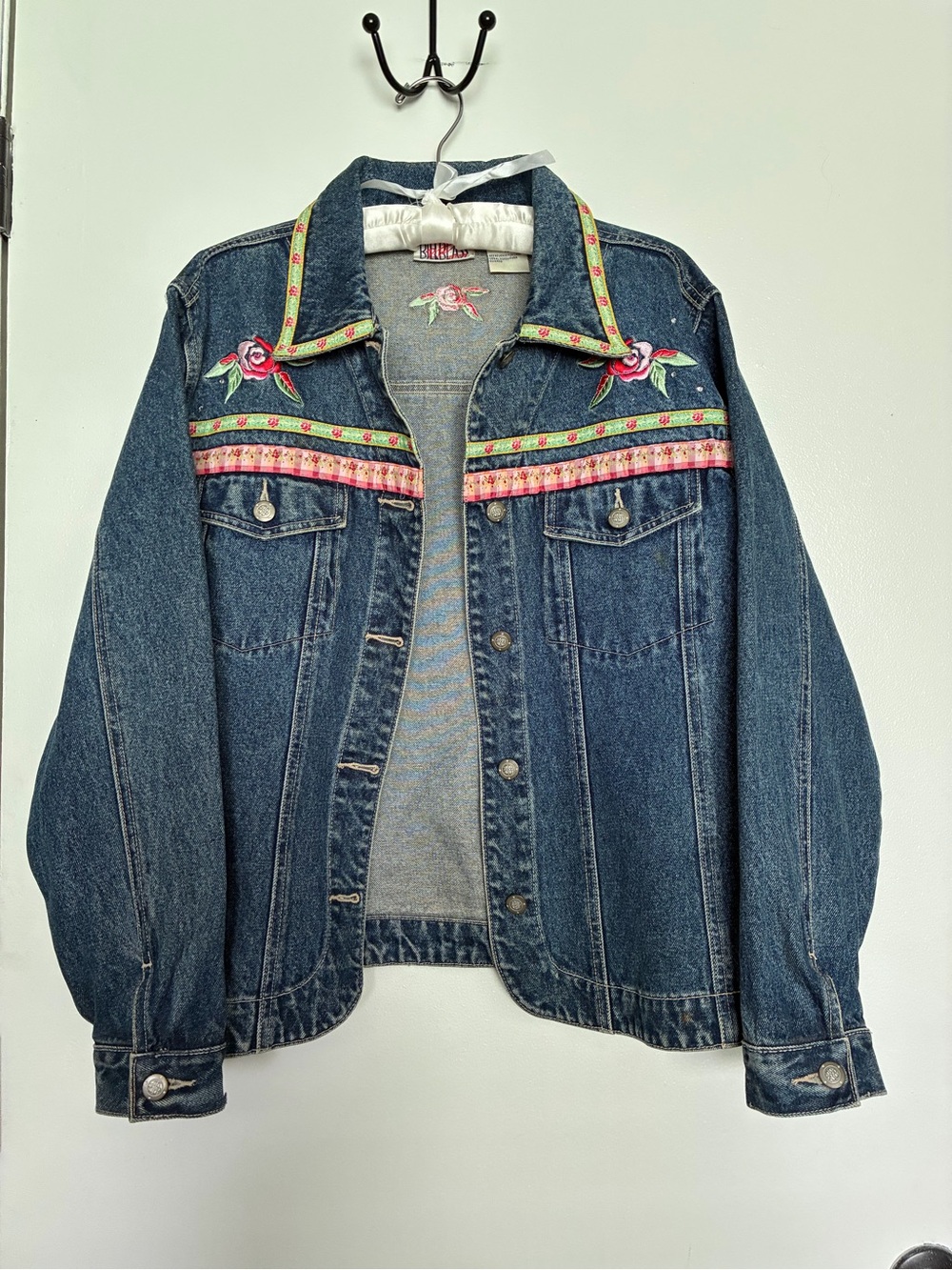 COTTAGECORE FLAIR!!!  Bill Blass Embroidered Denim Jacket